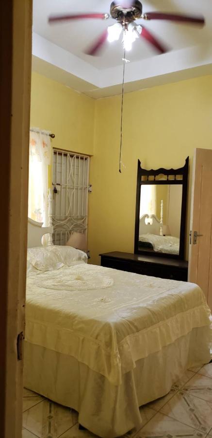 Dmeechi Appartement Kingston Buitenkant foto